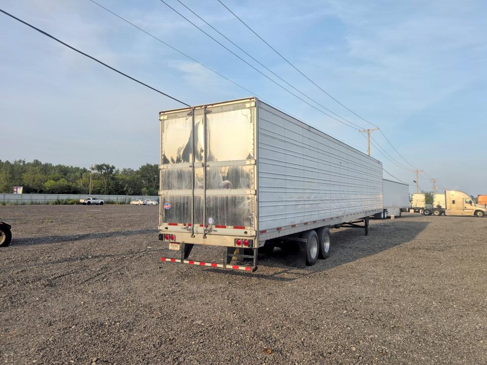 2017 Utility Vs2ra VIN 1UYVS253XHM922103 COPART salvage auction — MINOR DENT/SCRATCHES, IL - CERTIFICATE OF TITLE (P), sold $20,500 on 2026-09-22 (photo 4)