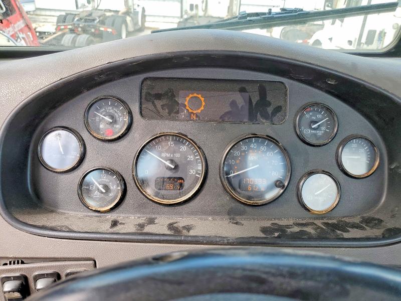 2017 Peterbilt 348 VIN 1XP3AJ8X5HD430658 COPART salvage auction — NORMAL WEAR, WI - CERTIFICATE OF TITLE, sold $7,000 on 2026-09-01 (photo 9)