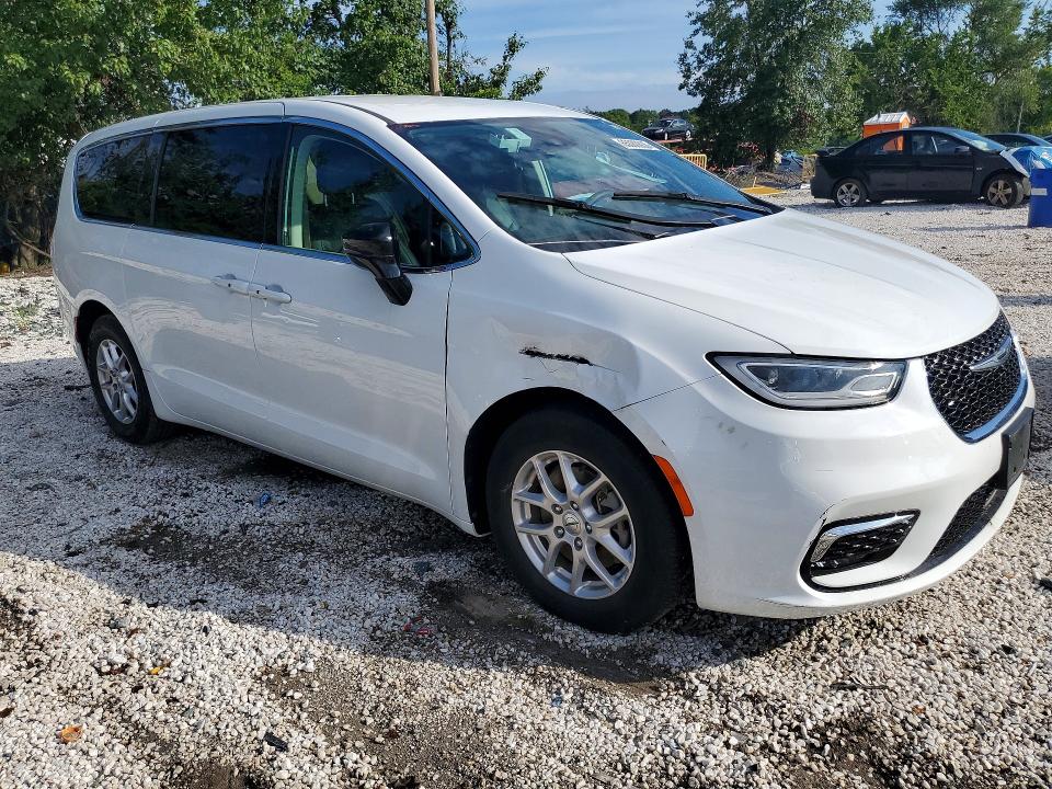 2024 Chrysler Pacifica VIN 2C4RC1BG3RR119193 COPART salvage auction — MINOR DENT/SCRATCHES, Fl - Certificate Of Destruction, sold $12,300 on 2026-09-03 (photo 4)