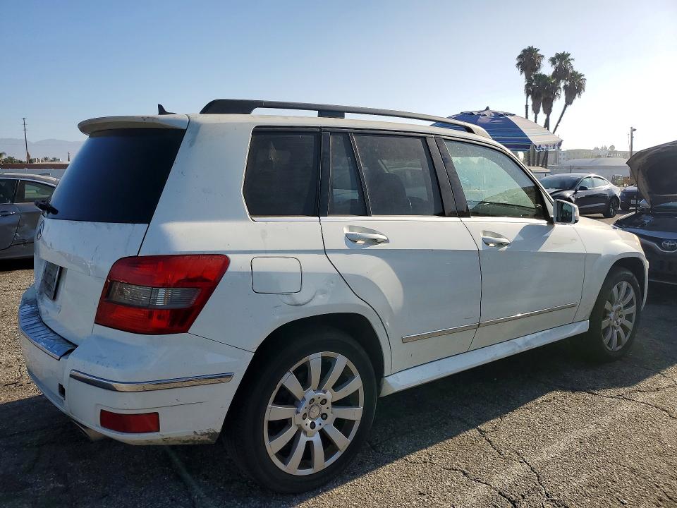 2010 Mercedes-benz Glk-class VIN WDCGG5GB3AF484219 COPART salvage auction — MINOR DENT/SCRATCHES, CA - DIS/DLR/EXP ONLY CLEAN TITLE, sold $900 on 2026-08-07 (photo 3)