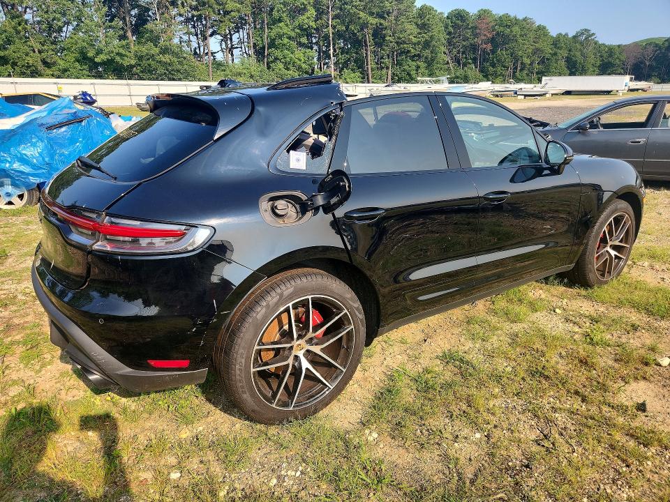 2024 Porsche Macan VIN WP1AG2A57RLB38294 COPART salvage auction — ALL OVER, NY - MV-907A SALVAGE CERTIFICATE, sold $14,000 on 2026-08-19 (photo 3)