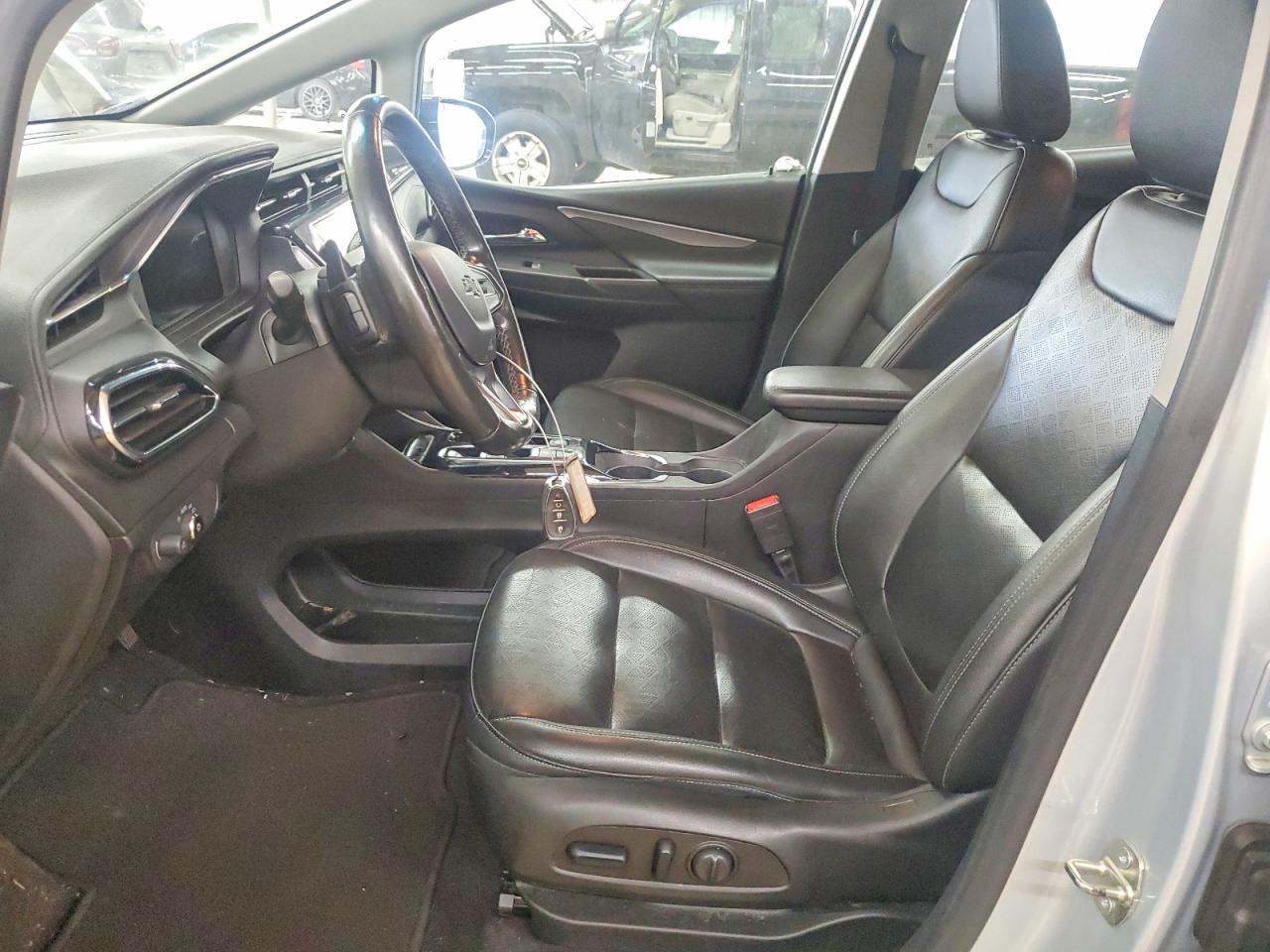 2023 Chevrolet Bolt VIN 1G1FX6S01P4136977 COPART salvage auction — Side, FL - DEALER ONLY CLEAN TITLE (P), sold $8,200 on 2026-09-02 (photo 7)
