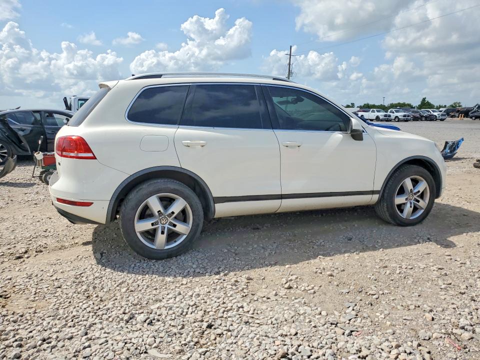2011 Volkswagen Touareg VIN WVGFF9BP4BD005832 COPART salvage auction — MINOR DENT/SCRATCHES, Tx - Certificate Of Title, sold $3,500 on 2026-08-13 (photo 3)