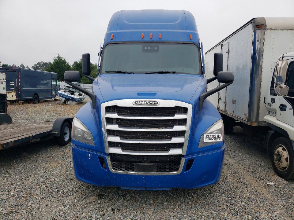 2022 Freightliner All other VIN 3AKJHHDR9NSNA2136 COPART salvage auction — MINOR DENT/SCRATCHES, WA - VEHICLE CERT OF OWNERSHIP-TITL, sold $35 on 2026-09-08 (photo 5)
