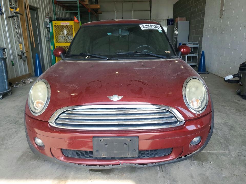 2009 Mini Cooper VIN WMWMF33559TW74212 COPART salvage auction — NORMAL WEAR, Mo - Certificate Of Title, sold $70 on 2026-08-18 (photo 5)
