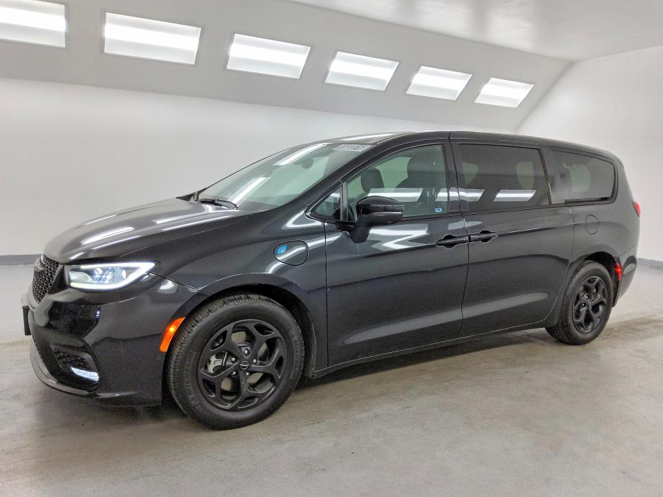 2023 Chrysler Pacifica VIN 2C4RC1L74PR632822 — COPART salvage auction photo