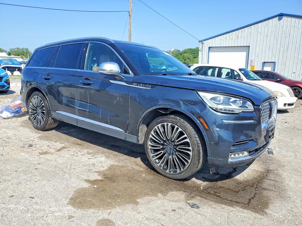 2020 Lincoln Aviator VIN 5LM5J9XC1LGL04174 COPART salvage auction — VANDALISM, Il - Salvage Certificate, sold $16,300 on 2026-09-16 (photo 4)
