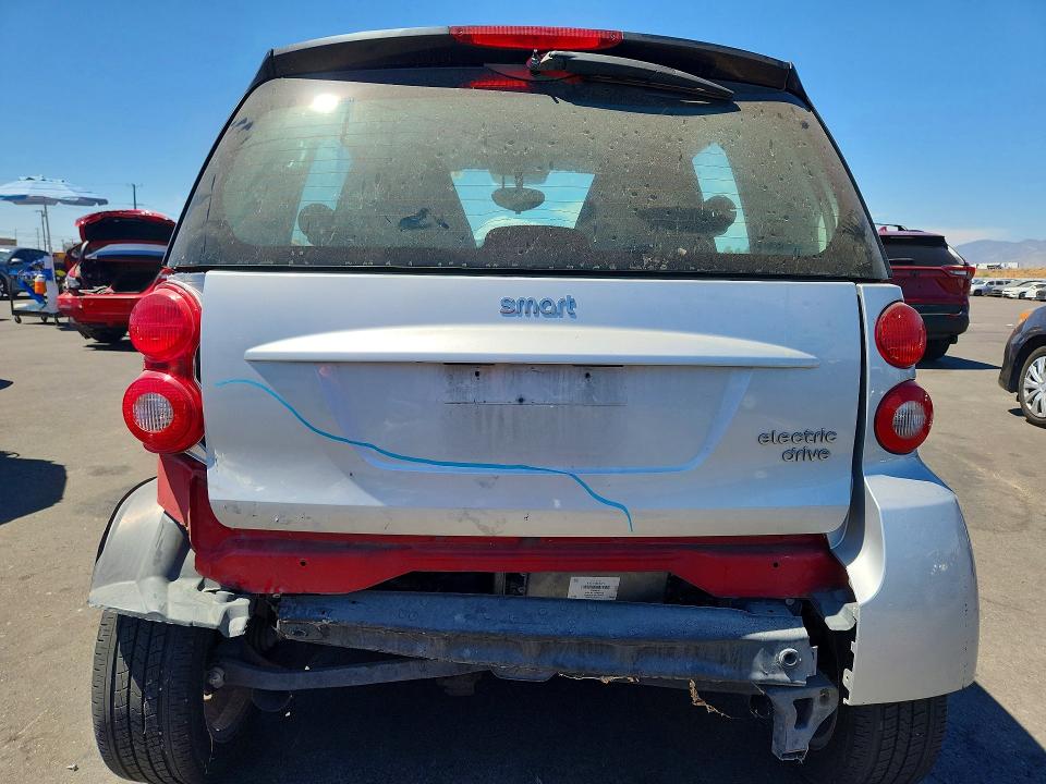 2015 Smart Fortwo VIN WMEEJ9AA7FK836157 COPART salvage auction — REAR END, Ca - Cert Of Title-Salvaged, sold $525 on 2026-08-19 (photo 6)