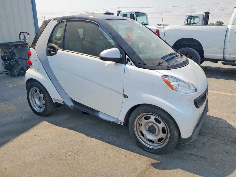 2015 Smart Fortwo VIN WMEEJ3BA4FK806822 COPART salvage auction — SIDE, Id - Cert Of Title -Rebuilt Salvage, sold $550 on 2026-08-13 (photo 4)