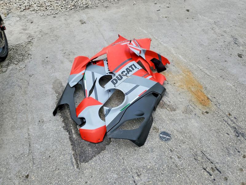 2019 Ducati Panigale VIN ZDMDAGNW9KB011109 COPART salvage auction — SIDE, Fl - Cert Of Title Slvg Rebuildable, sold $7,300 on 2026-09-10 (photo 9)