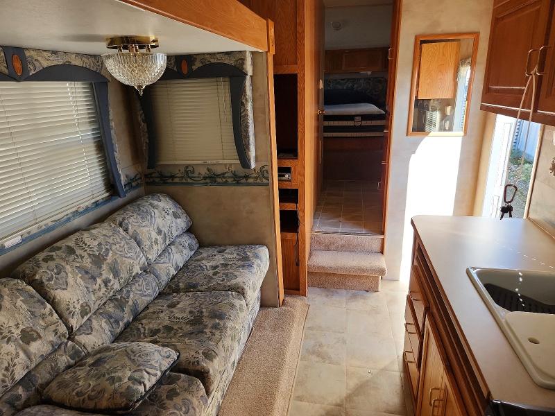 2004 Jayco jay Jay flight VIN 1UJCJ02RX41E40168 COPART salvage auction — HAIL, AB - BOS - ACTIVE, sold $275 on 2026-09-17 (photo 5)