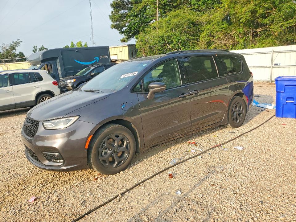 2021 Chrysler Pacifica VIN 2C4RC1L78MR586889 COPART salvage auction — MINOR DENT/SCRATCHES, Nc - Dealer Only Clean Title (P), sold $8,300 on 2026-08-21 (photo 1)