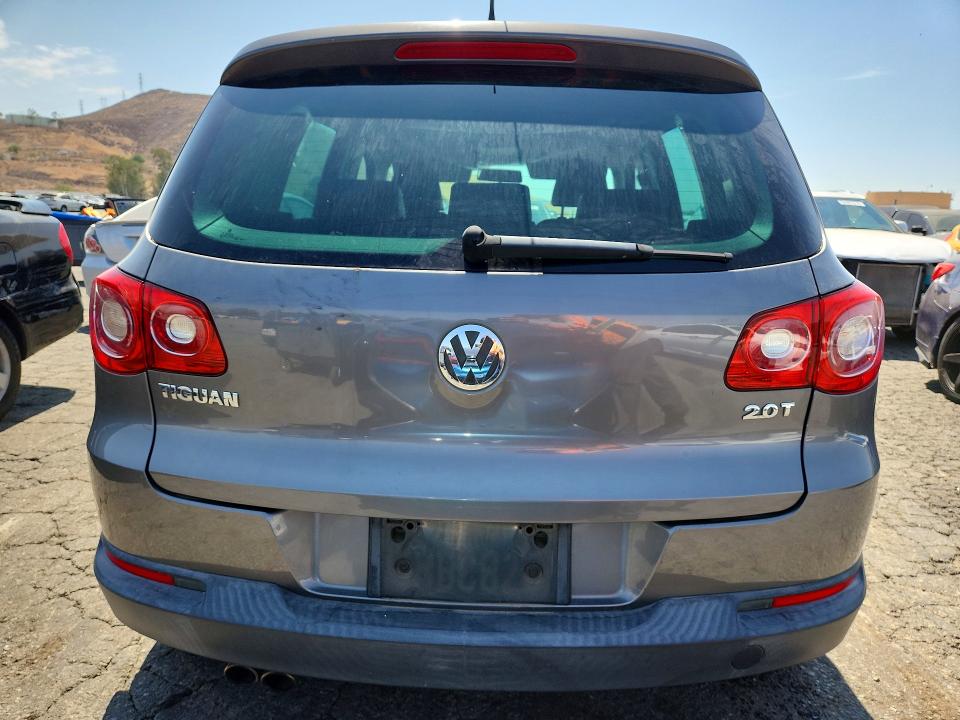 2010 Volkswagen Tiguan VIN WVGAV9AX6AW518792 COPART salvage auction — MINOR DENT/SCRATCHES, CA - DIS/DLR/EXP ONLY CLEAN TITLE, sold $125 on 2026-08-13 (photo 6)