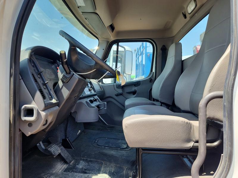 2023 Freightliner M2 VIN 3ALACWFB7PDUF8563 COPART salvage auction — MINOR DENT/SCRATCHES, TX - CERTIFICATE OF TITLE, sold $90,000 on 2026-09-01 (photo 7)