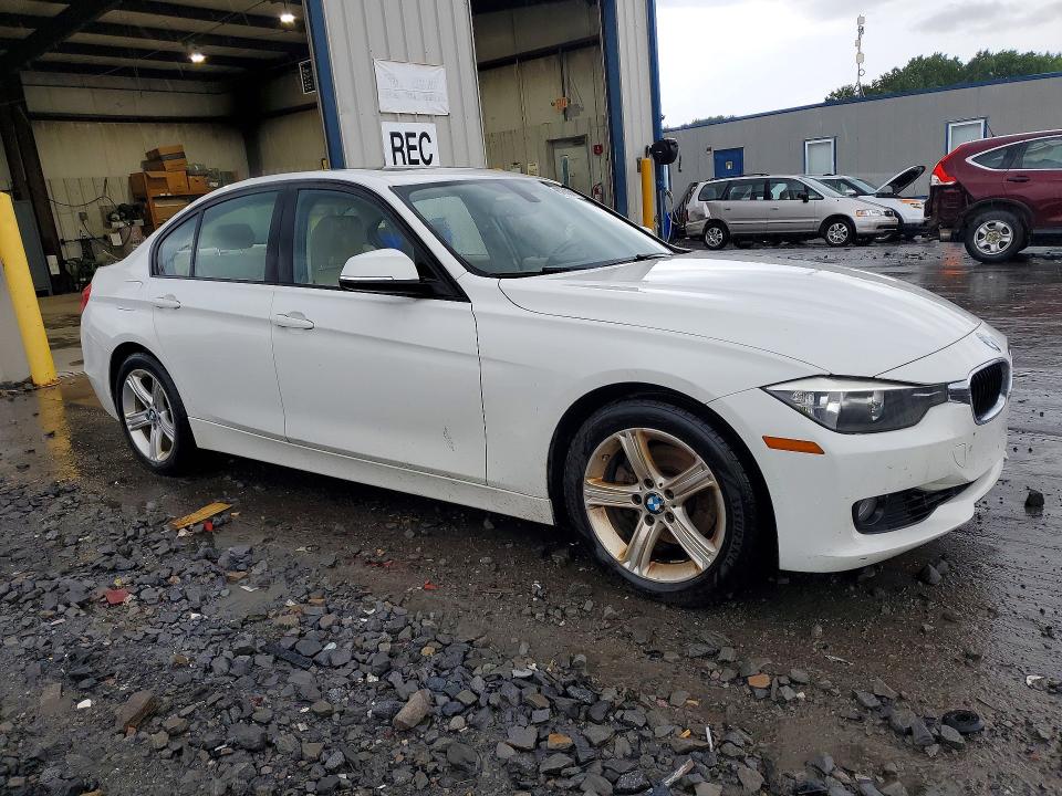 2013 BMW 3er VIN WBA3B5C50DF592396 COPART salvage auction — FRONT END, Pa - Cert Of Title, sold $775 on 2026-08-19 (photo 4)