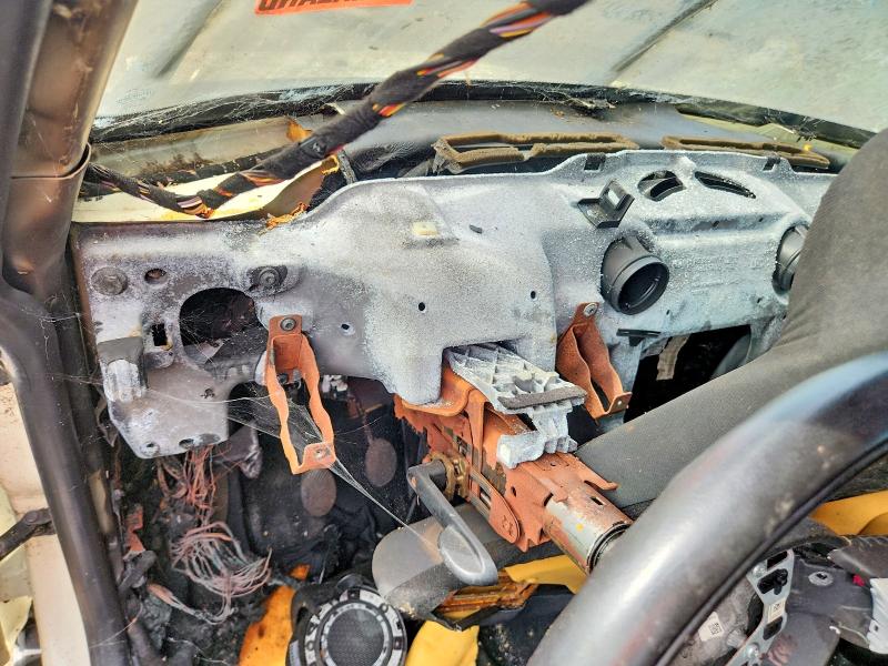 2010 Mini Cooper VIN WMWMR3C54ATZ19772 COPART salvage auction — Burn Interior, Ct - Certificate Of Title, sold $450 on 2026-08-11 (photo 9)