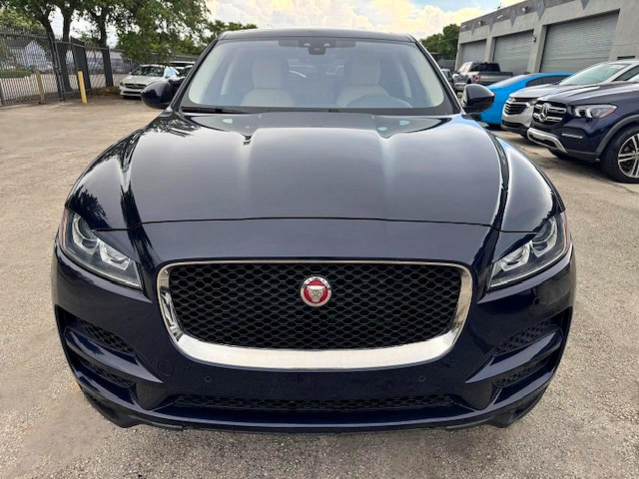 2020 Jaguar F-pace VIN SADCJ2FX8LA619250 COPART salvage auction — Water/Flood, FL - CERT OF TITLE-SLVG REBLD FLOOD (P), sold $6,100 on 2026-09-14 (photo 5)