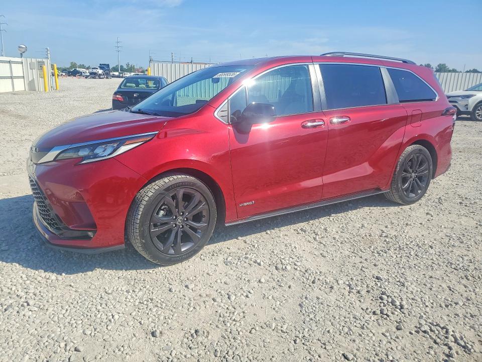2021 Toyota Sienna VIN 5TDDRKEC8MS031179 — COPART salvage auction photo
