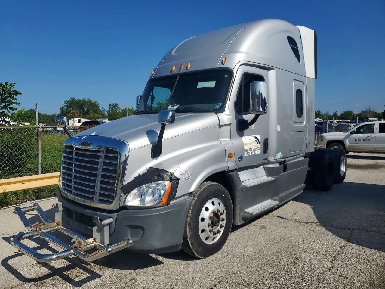 2015 Freightliner Cascadia VIN 3AKJGLD53FSGK2879 — COPART salvage auction photo