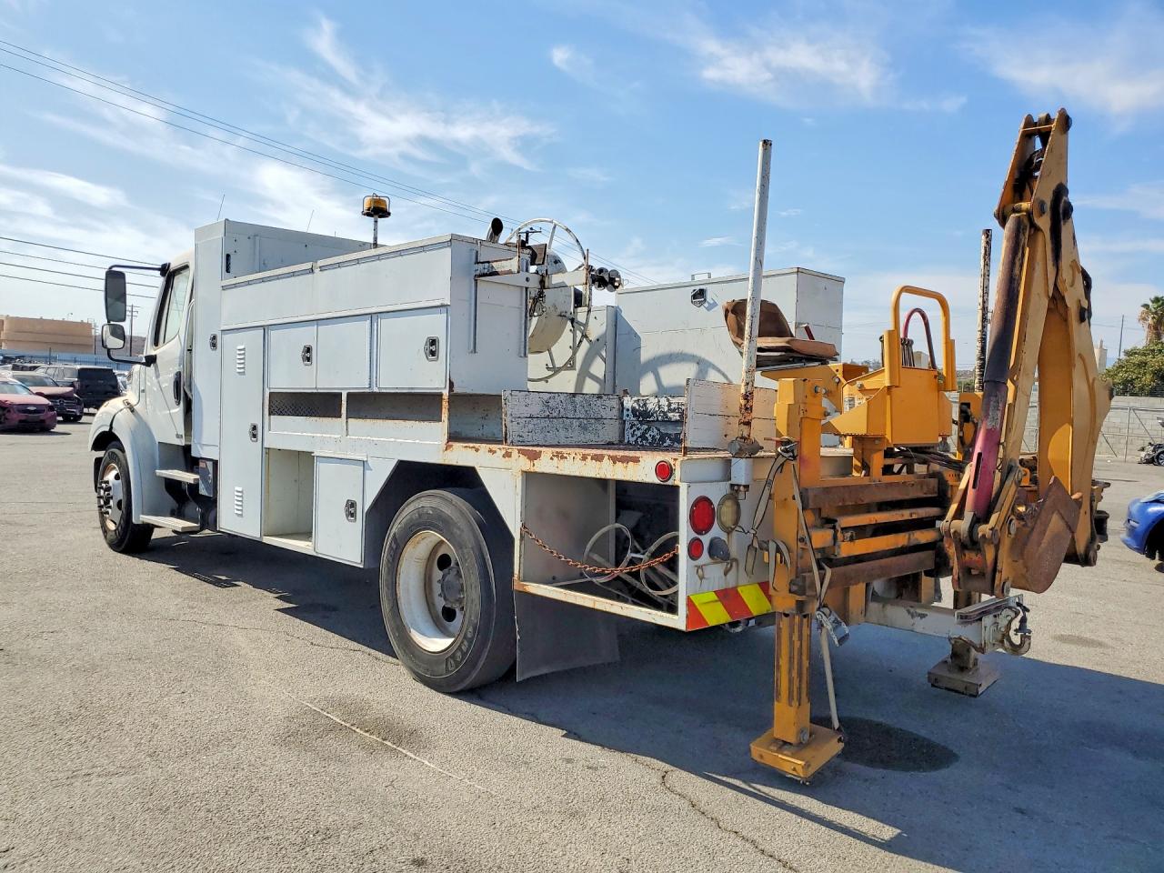 2017 Frht - Freightliner M2 VIN 1FVAHFDX3DHFF1735 COPART salvage auction — Minor Dent/Scratches, CA - DIS/DLR/EXP ONLY CLEAN TITLE, sold $8,200 on 2026-10-01 (photo 2)