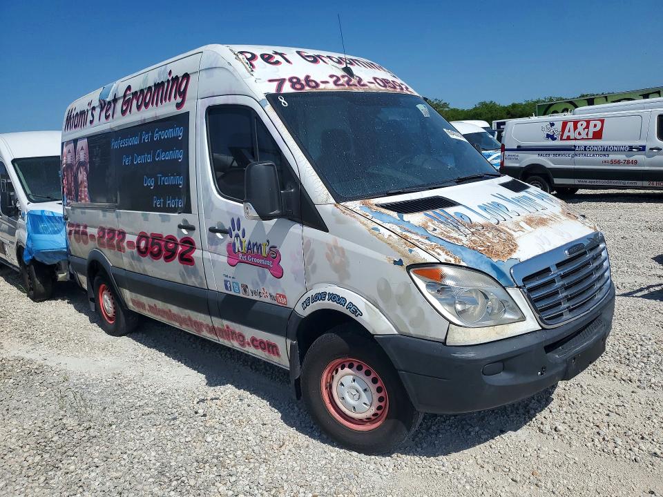 2010 Freightliner Sprinter VIN WDYPE7CC1A5486101 COPART salvage auction — MECHANICAL, FL - CERT OF TITLE SLVG REBUILDABLE, sold $1,900 on 2026-09-29 (photo 4)