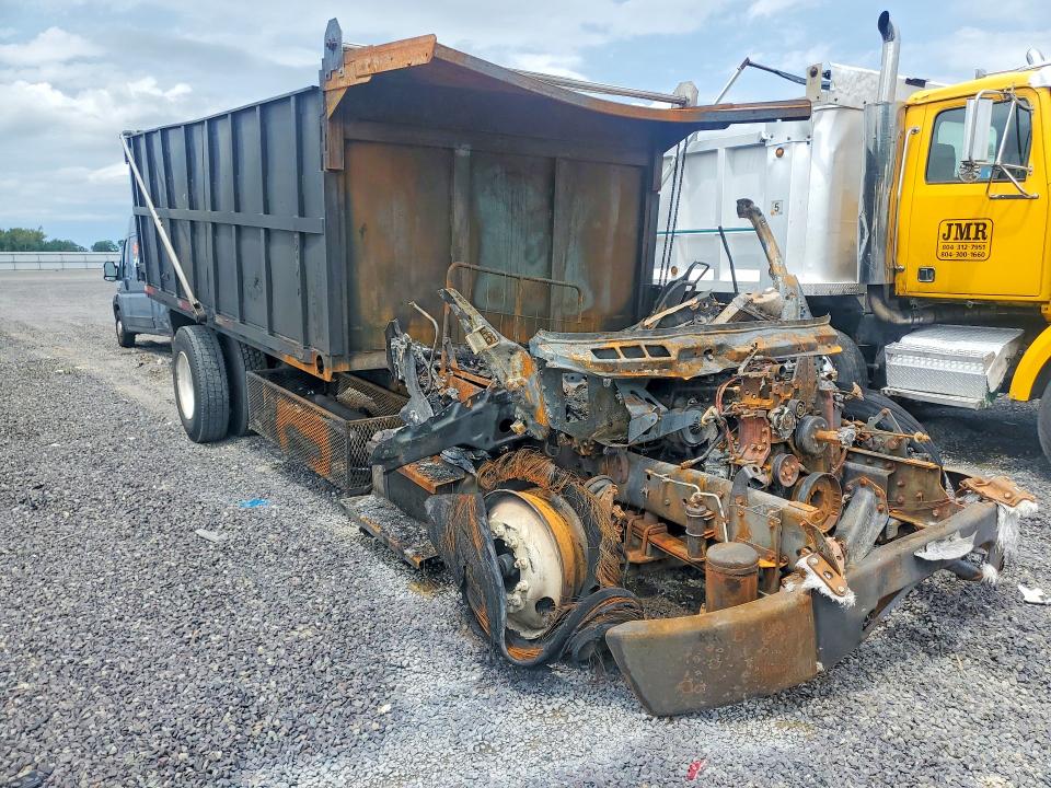 2007 Freightliner M2 106 VIN 1FVACWDC77HY27173 COPART salvage auction — BURN, VA - NON-REPAIRABLE CERTIFICATE, sold $200 on 2026-09-09 (photo 4)