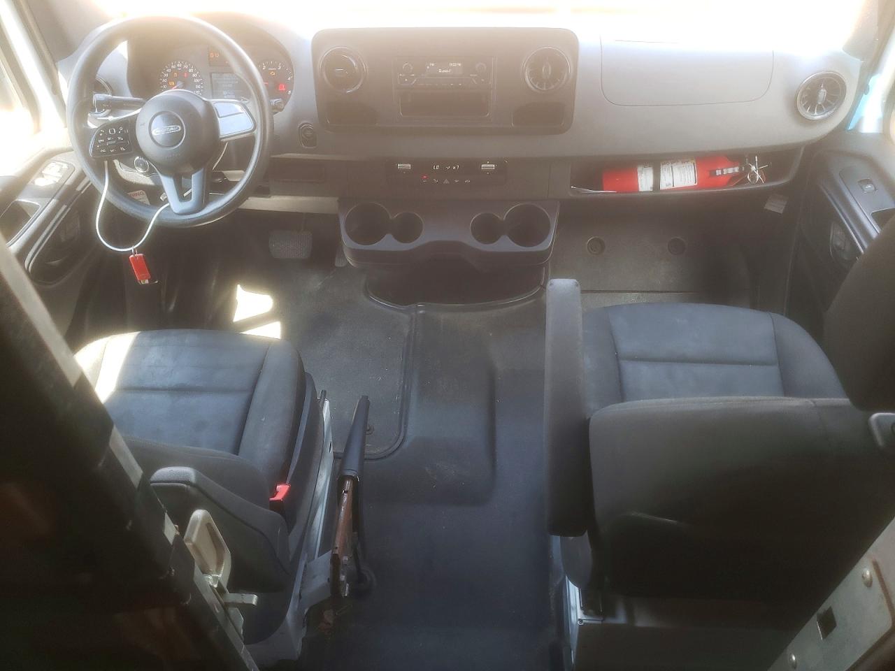 2021 Freightliner Sprinter 2500 VIN W2W4DCHY6MT051676 COPART salvage auction — Normal Wear, IN - DEALER ONLY CLEAN TITLE (P), sold $7,200 on 2026-09-11 (photo 8)
