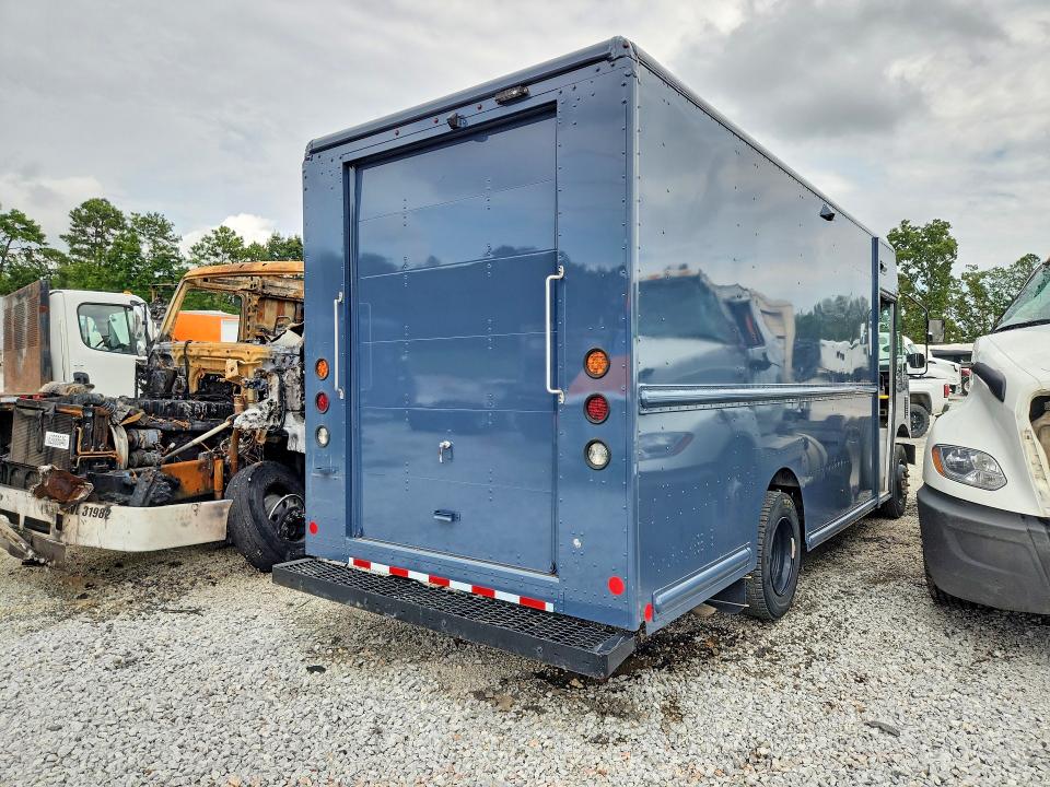 2021 Freightliner Mt45 VIN 4UZAC2EA5MCMN0056 COPART salvage auction — MINOR DENT/SCRATCHES, NY - CERTIFICATE OF TITLE, sold $29,500 on 2026-09-15 (photo 3)