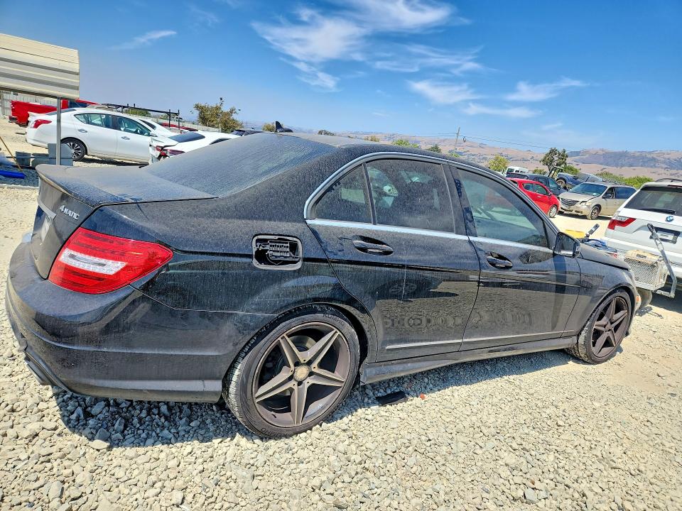 2014 Mercedes-benz C-klasse VIN WDDGF8AB8EG250604 COPART salvage auction — MINOR DENT/SCRATCHES, Salvage Title, sold $500 on 2026-08-18 (photo 3)