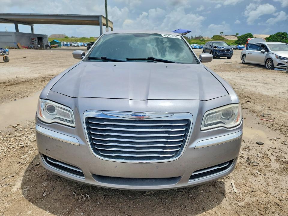 2014 Chrysler 300 VIN 2C3CCAAG6EH141670 COPART salvage auction — SIDE, Fl - Cert Of Title Slvg Rebuildable, sold $1,000 on 2026-08-27 (photo 5)