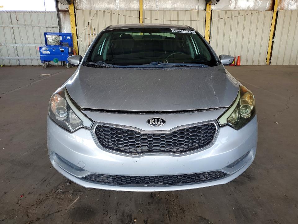 2015 Kia Forte VIN KNAFX4A60F5383107 COPART salvage auction — MINOR DENT/SCRATCHES, Az - Certificate Of Title, sold $175 on 2026-09-02 (photo 5)