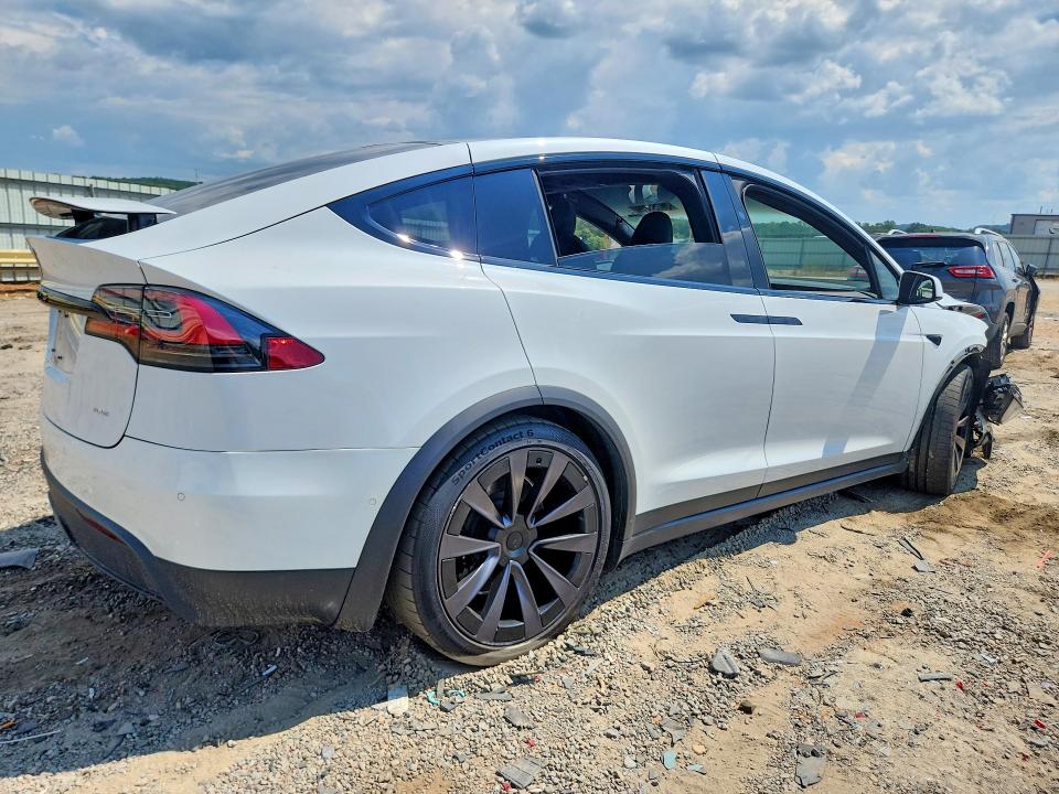 2022 Tesla Model x VIN 7SAXCBE67NF332236 COPART salvage auction — FRONT END, VA - CERT OF TITLE - SALVAGE, sold $21,600 on 2026-09-18 (photo 3)