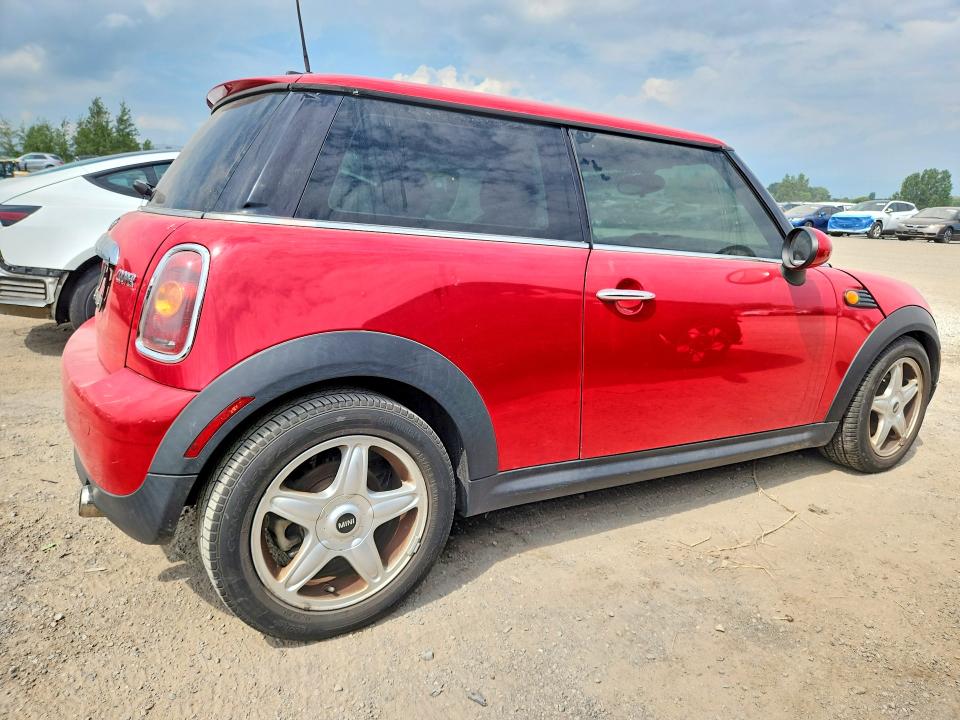 2009 Mini Cooper VIN WMWMF33599TZ21134 COPART salvage auction — NORMAL WEAR, On - Permit No Brand - Unfit, sold $175 on 2026-09-16 (photo 3)