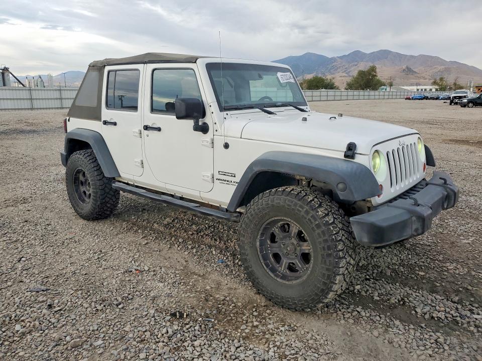 2012 Jeep Wrangler Unlimited VIN 1C4BJWDG3CL160196 COPART salvage auction — MINOR DENT/SCRATCHES, WV - SALVAGE CERTIFICATE, sold $2,950 on 2026-09-30 (photo 4)