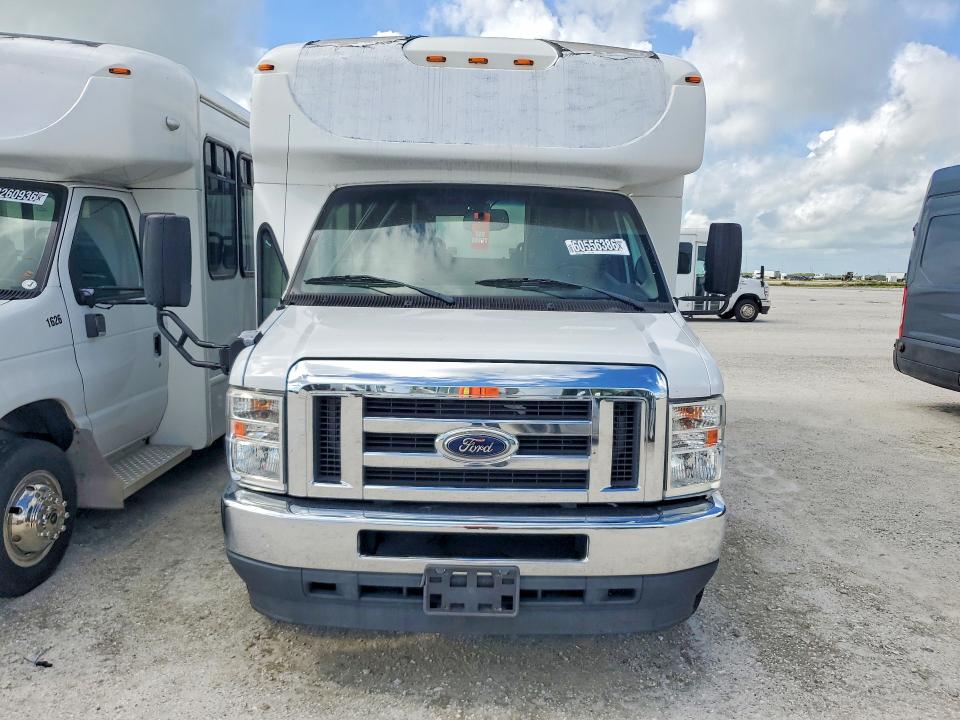 2021 Ford Econoline e350 VIN 1FDEE3FN2MDC10721 COPART salvage auction — MINOR DENT/SCRATCHES, Fl - Certificate Of Title, sold $11,400 on 2026-08-18 (photo 5)