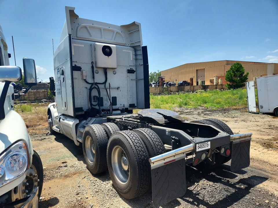 2016 Peterbilt 579 VIN 1XPBDP8X2GD371220 COPART salvage auction — FRONT END, FL - CERTIFICATE OF TITLE, sold $5,000 on 2026-10-09 (photo 2)