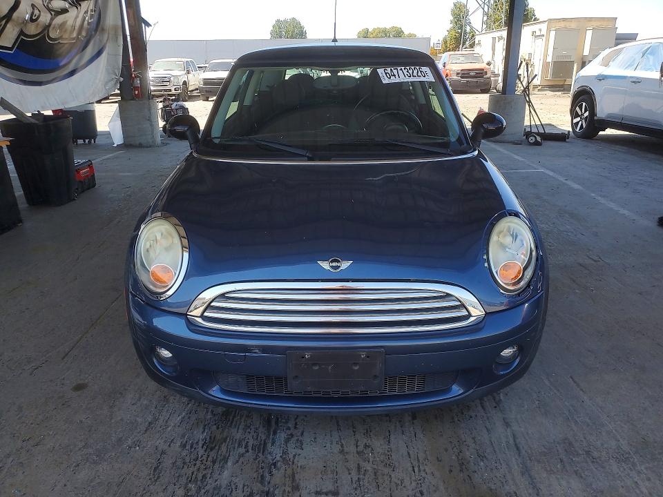 2010 Mini Cooper VIN WMWMF3C51ATZ66394 COPART salvage auction — NORMAL WEAR, CA - DIS/DLR/EXP ONLY CLEAN TITLE, sold $775 on 2026-08-18 (photo 5)