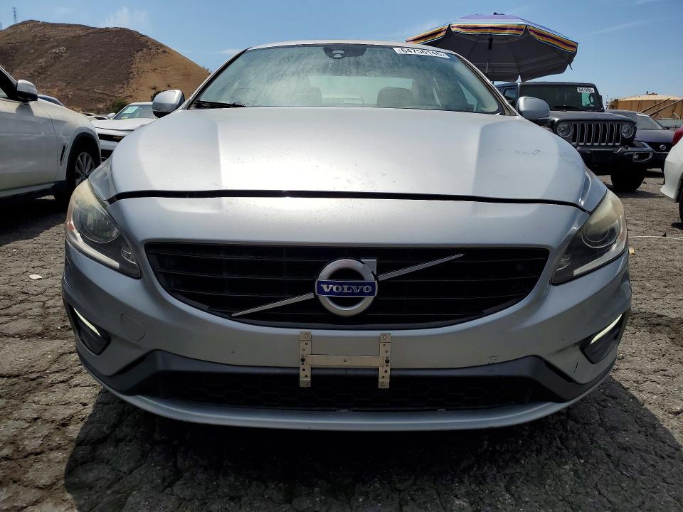 2017 Volvo S60 VIN YV126MFL0H2438057 COPART salvage auction — MINOR DENT/SCRATCHES, Ca - Cert Of Title-Salvaged, sold $900 on 2026-08-20 (photo 5)