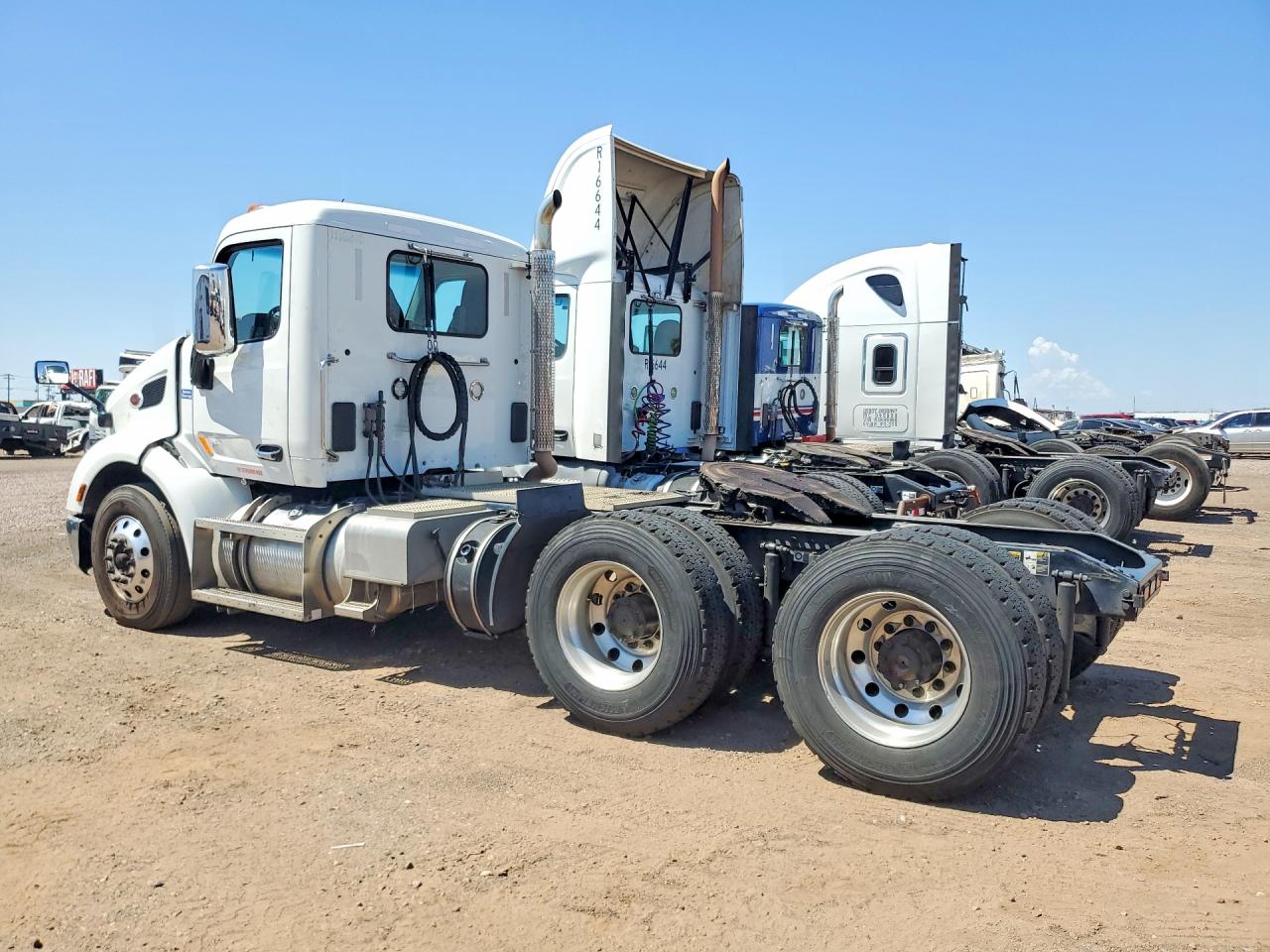 2019 Peterbilt 579 VIN 1XPBDP9X4KD630524 COPART salvage auction — Minor Dent/Scratches, AZ - CERTIFICATE OF TITLE, sold $6,200 on 2026-09-11 (photo 2)