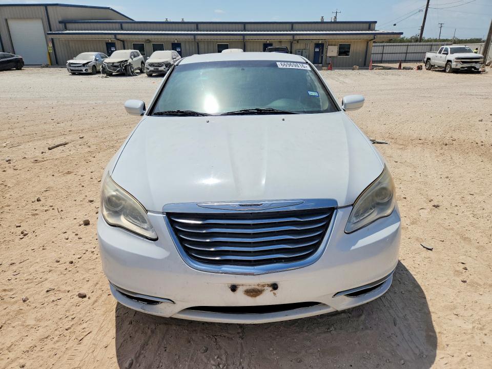 2014 Chrysler 200 VIN 1C3CCBBG8EN114529 COPART salvage auction — MINOR DENT/SCRATCHES, Tx - Certificate Of Title, sold $10 on 2026-09-10 (photo 5)