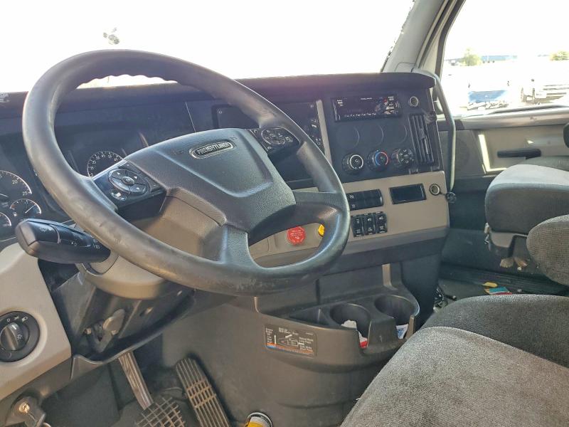 2018 Freightliner Cascadia VIN 3AKJHHDR3JSJN4817 COPART salvage auction — SIDE, NE - CERT OF TITLE-SALVAGE, sold $10,400 on 2026-10-08 (photo 8)