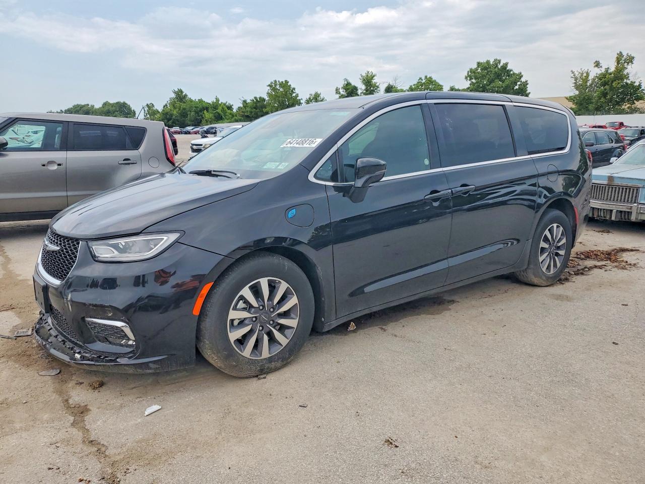 2025 Chrysler VIN 2C4RC1S74SR572728 — COPART salvage auction photo