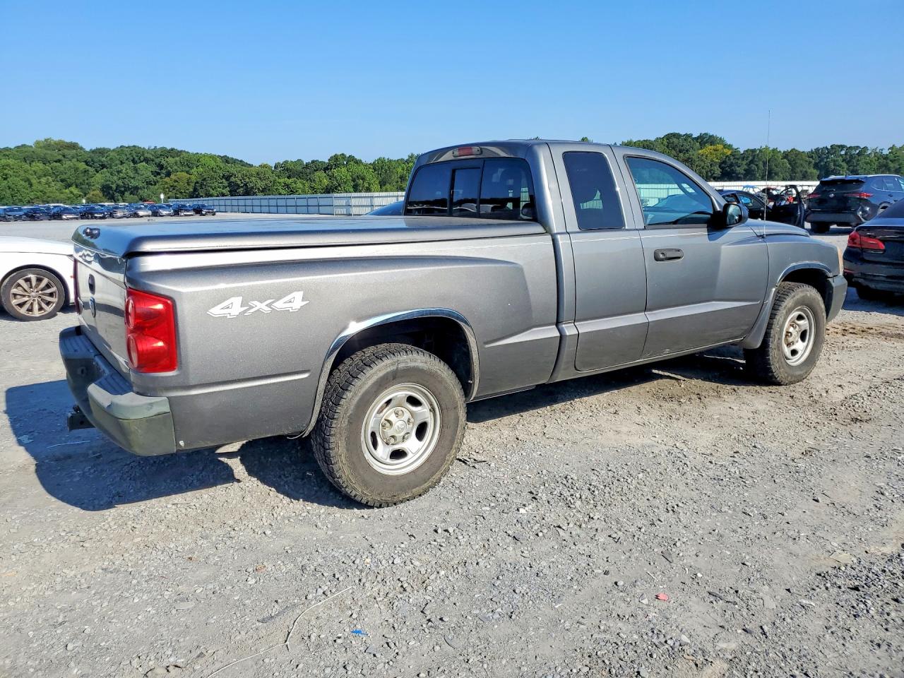 2005 Dodge Dakota VIN 1D7HW22K65S230655 COPART salvage auction — Minor Dent/Scratches, NC - DEALER ONLY CLEAN TITLE, sold $1,200 on 2026-09-14 (photo 3)