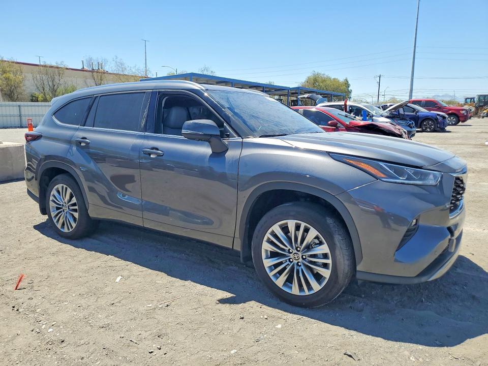 2025 Toyota Highlander VIN 5TDEBRCH7SS646691 COPART salvage auction — REAR END, Nv - Salvage Title, sold $23,600 on 2026-08-27 (photo 4)