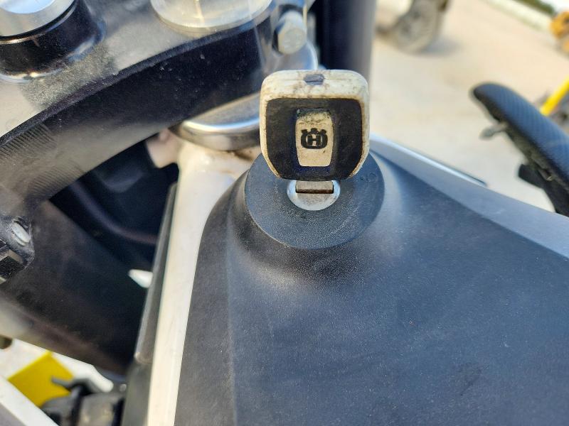 2018 Husqvarna 701 VIN VBKUSV400JM717445 COPART salvage auction — SIDE, Tx - Salvage Vehicle Title, sold $1,050 on 2026-09-17 (photo 8)