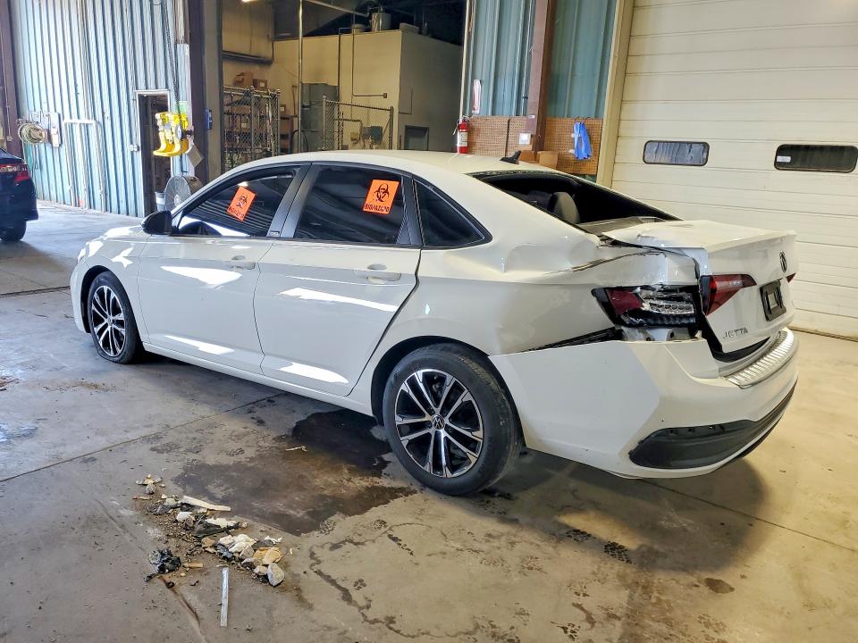 2024 Volkswagen Jetta VIN 3VWBM7BU6RM012800 COPART salvage auction — REAR END, Il - Certificate Of Title, sold $2,457 on 2026-08-10 (photo 2)