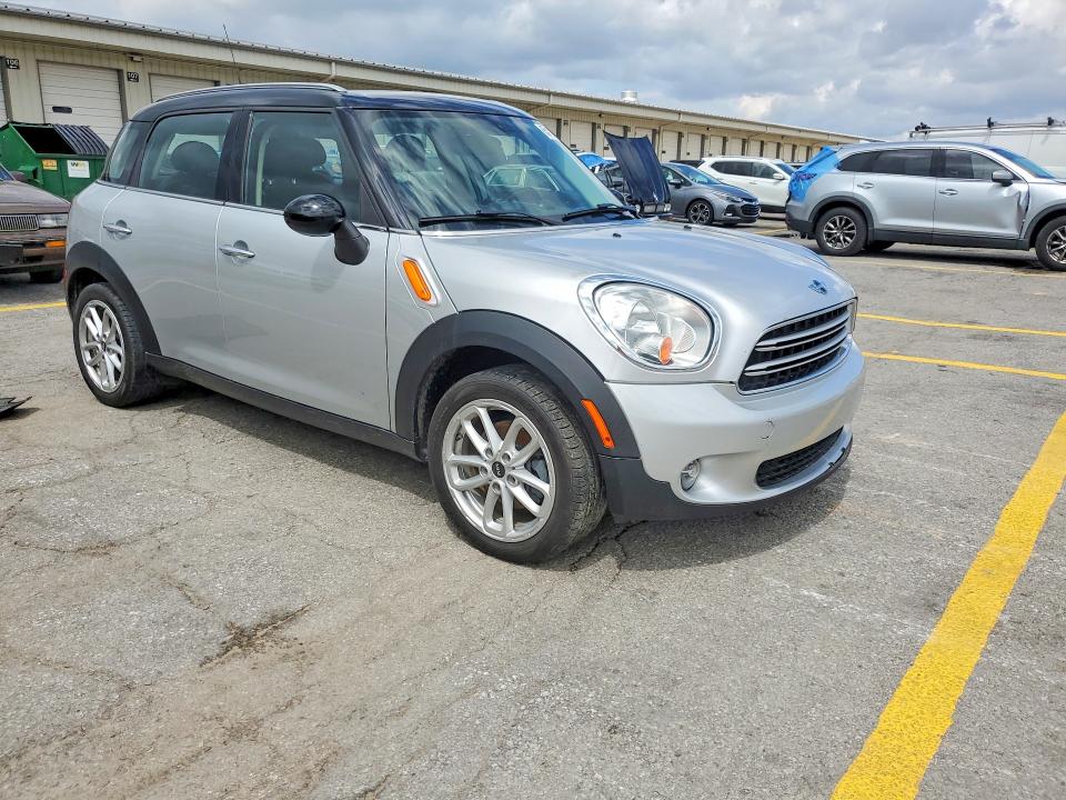 2015 Mini Cooper VIN WMWZB3C56FWR45564 COPART salvage auction — NORMAL WEAR, In - Certificate Of Title, sold $350 on 2026-08-20 (photo 4)