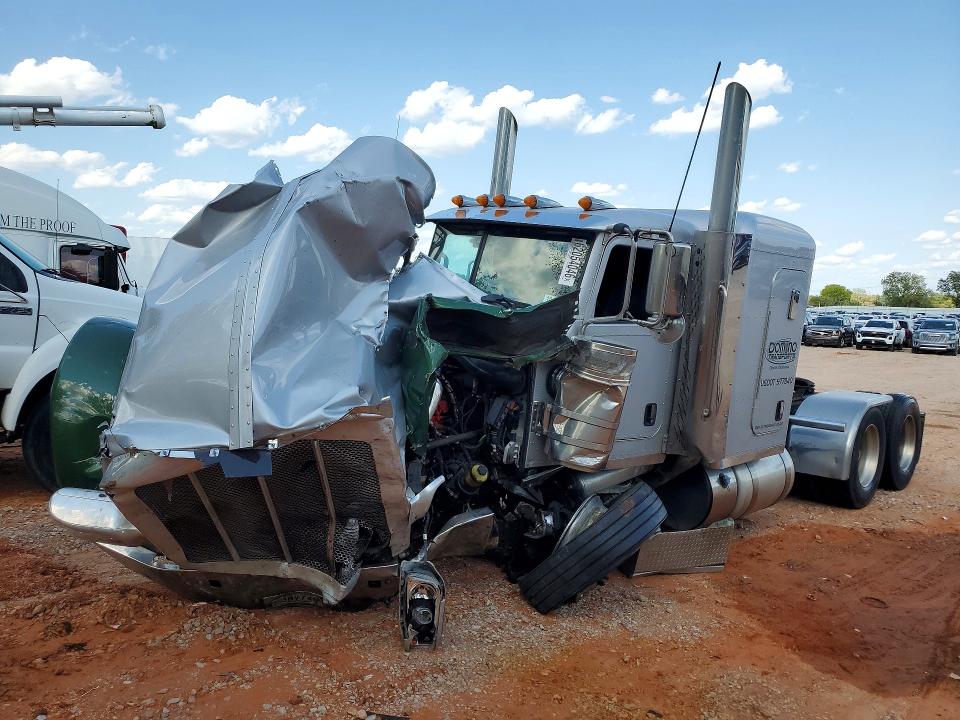 2021 Peterbilt 389 VIN 1XPXD49X1MD765063 — COPART salvage auction photo