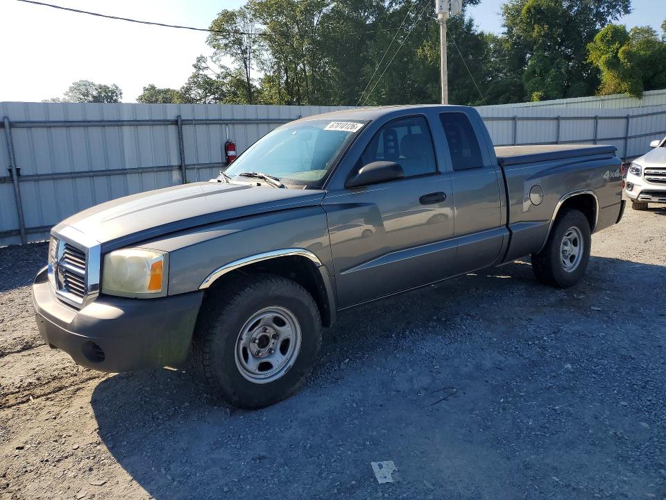 2005 Dodge Dakota VIN 1D7HW22K65S230655 COPART salvage auction — MINOR DENT/SCRATCHES, NC - DEALER ONLY CLEAN TITLE, sold $1,200 on 2026-09-15 (photo 1)