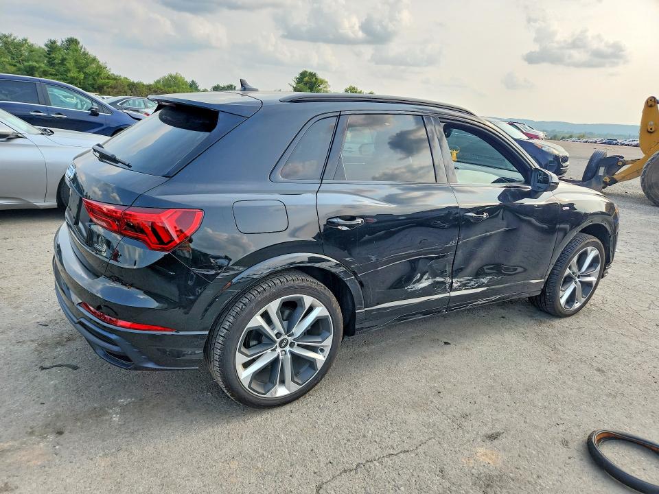 2021 Audi Q3 VIN WA1DECF3XM1031739 COPART salvage auction — SIDE, Salvage Title, sold $11,600 on 2026-08-18 (photo 3)